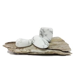 Howlite White Tumbled Stones 25g (3-4 Stones)